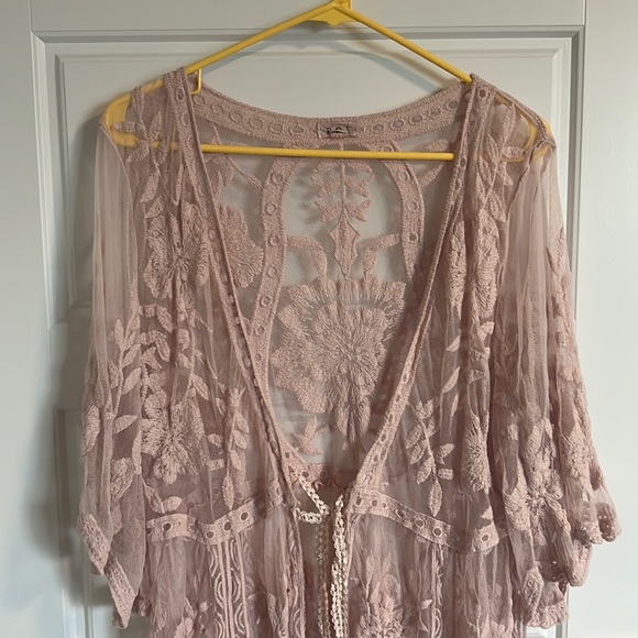 Tops - Beautiful POL sweater. EUC